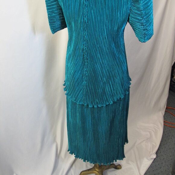 Karen Laurence by Matthew emerald green matching ruched  skirt and top   18 - Picture 4 of 5